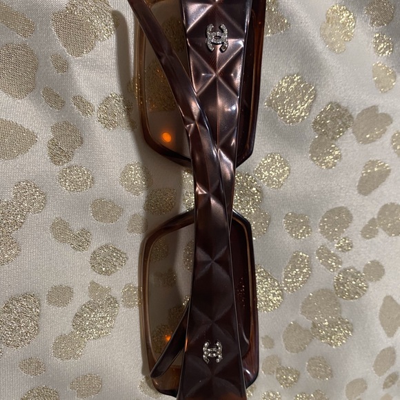 CHANEL SUNGLASSES - Picture 3 of 8